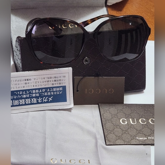 Gucci Oversized Sunglasses - Picture 1 of 15